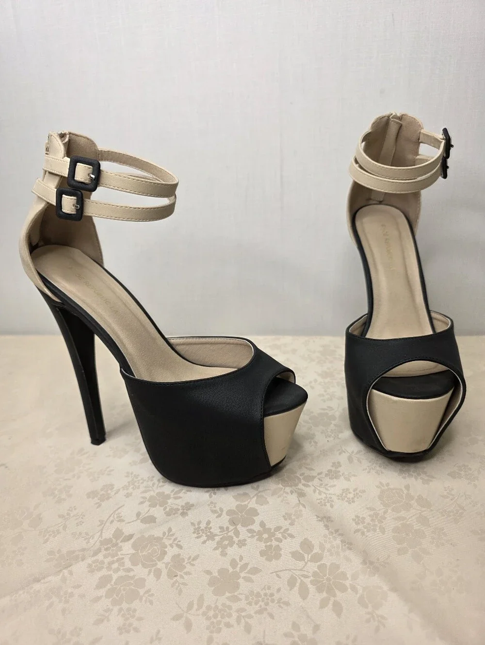 Shoe Republic LA Colorblock Platform Heels Ankle Strap Sandals Black Beige 7.5